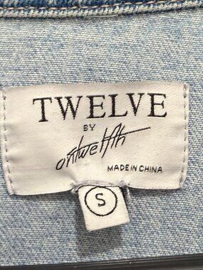 TWELVE BRAND JEAN JACKET SIZE SMALL